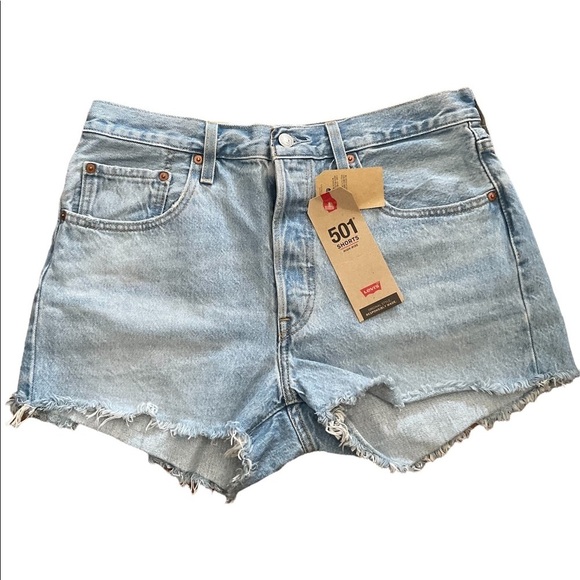 Levi's Pants - NWT Levi’s 501 Button fly light wash high rise jean shorts size 31